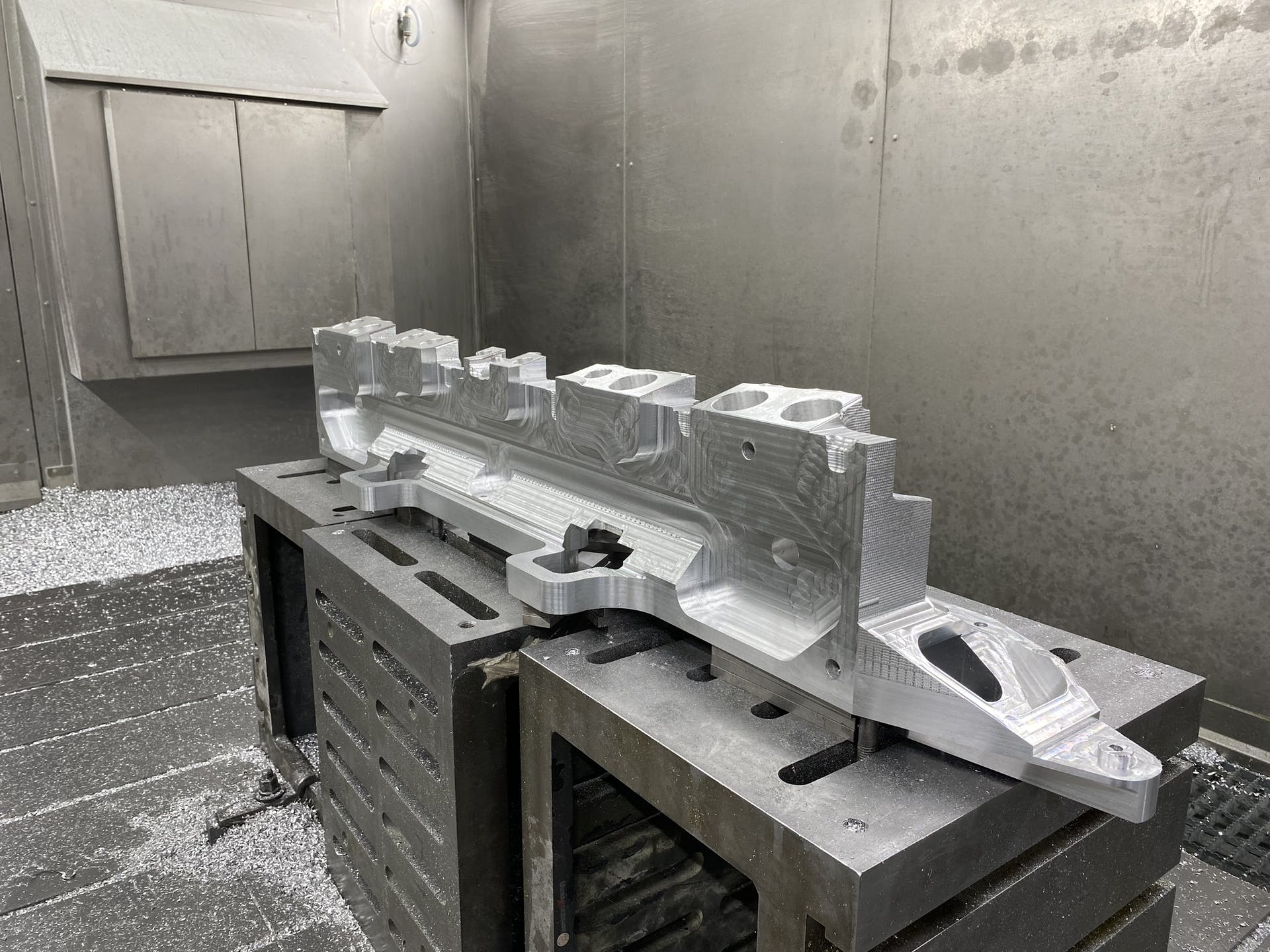 https://fi-sch.de/_next/image?url=%2Fstatic%2Fimages%2Fduring-milling.jpg&w=1920&q=75
